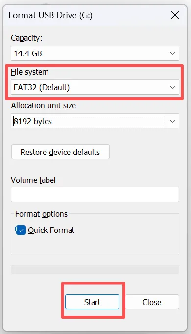 Windows user right-clicking a USB drive and choosing Format to show how to format a flash drive to FAT32.
